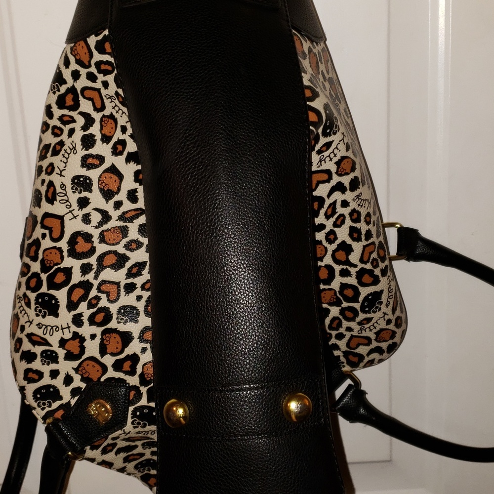 Hello Kitty Purse - Picture 2 of 7